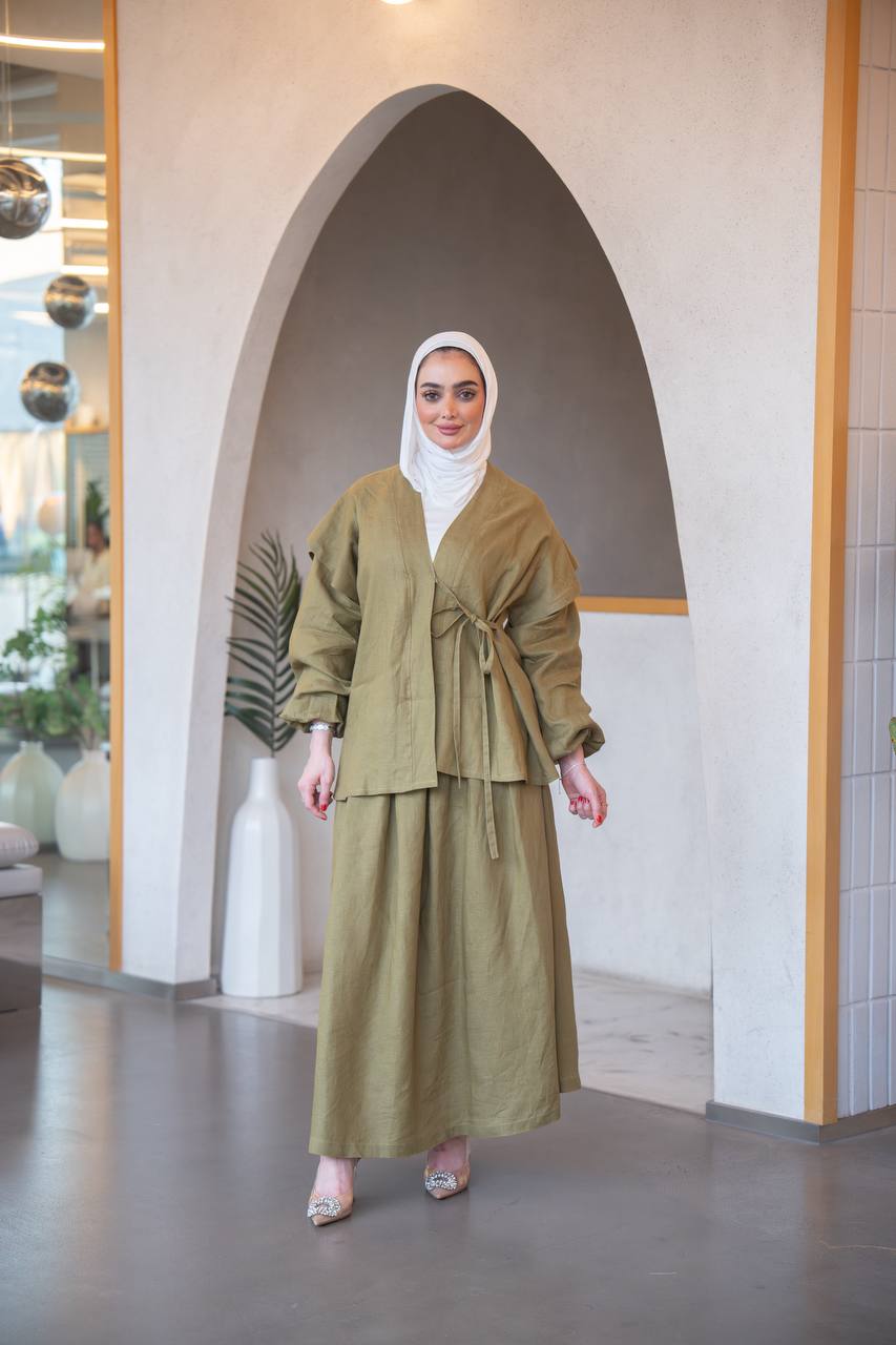 Skirt with blouse in olive color made of natural linen. C:J1040
