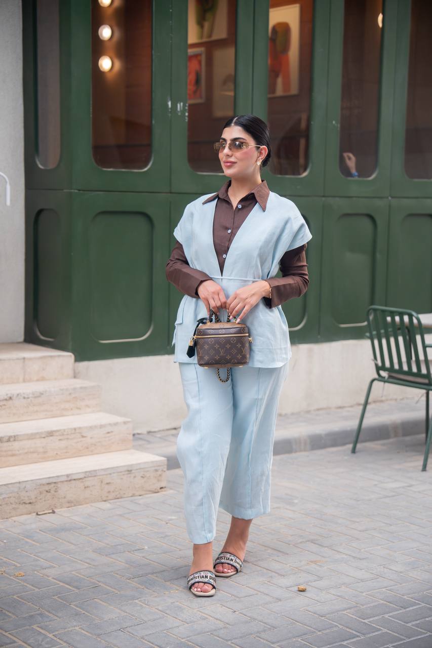 Linen set consisting of a vest and pants in light blue with a brown shirt.C:J1043 Blue