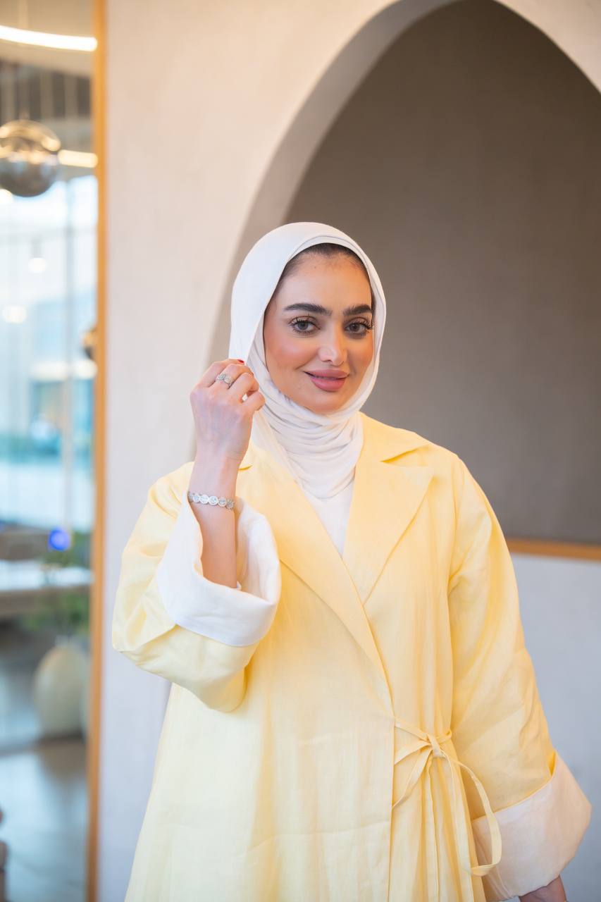 بليزر باللون الاصفر مع طقم داخلي بلوزة حفر و بنطلون ، بخام لينن الطبيعي C:J1037 yellow set