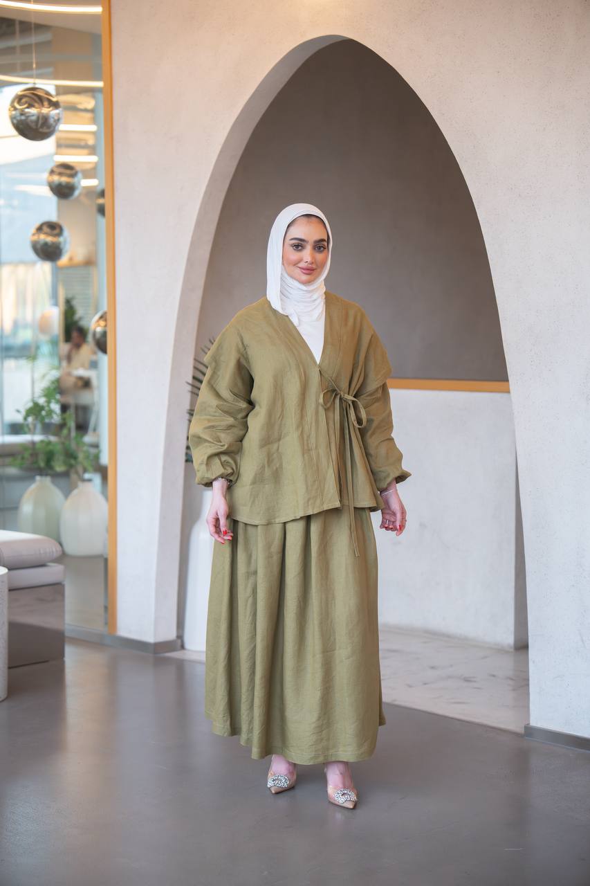Skirt with blouse in olive color made of natural linen. C:J1040