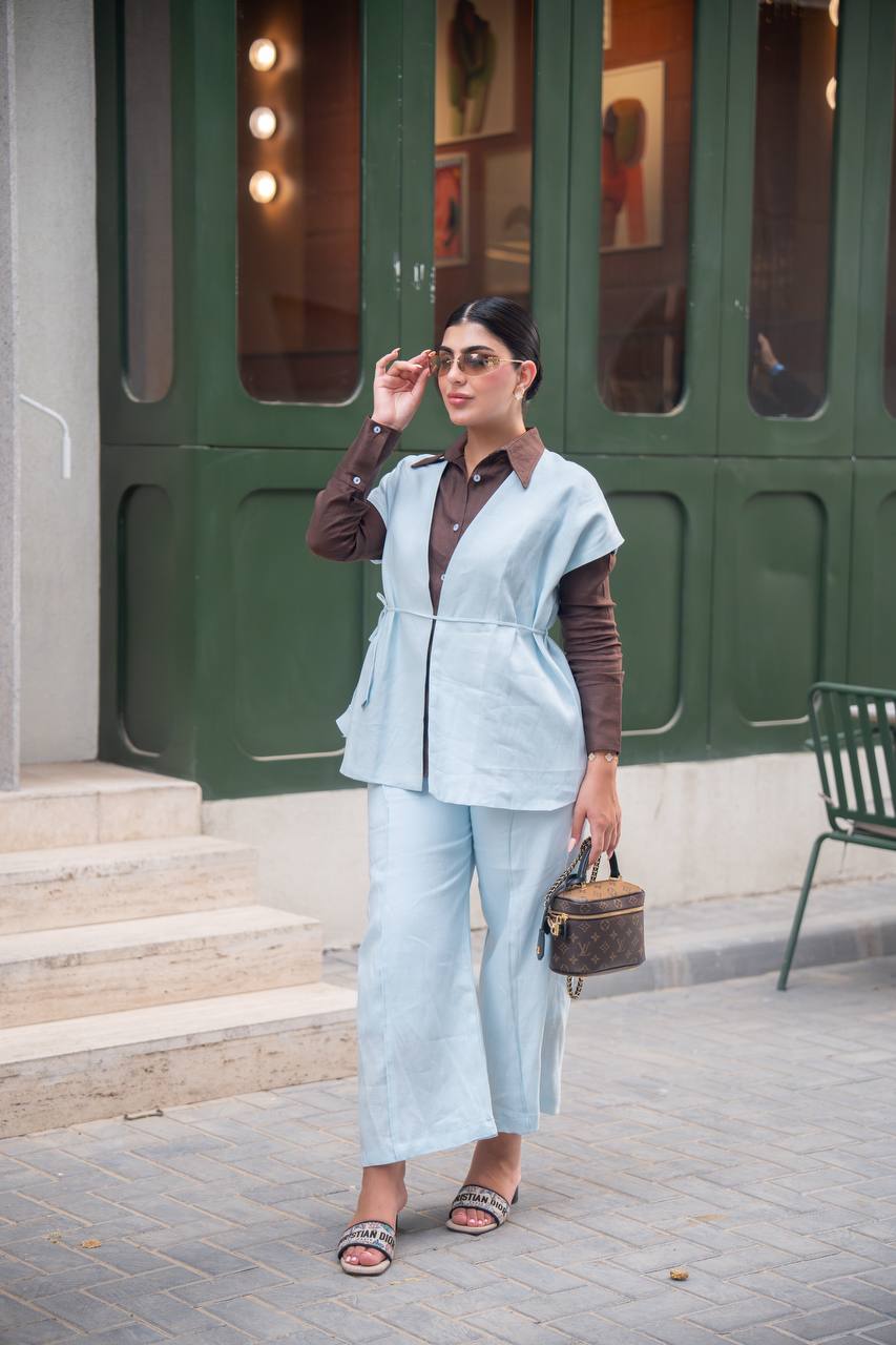 Linen set consisting of a vest and pants in light blue with a brown shirt.C:J1043 Blue
