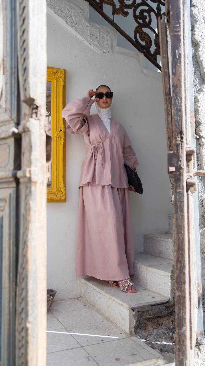 Blouse with skirt, linen in pink
.C:1101