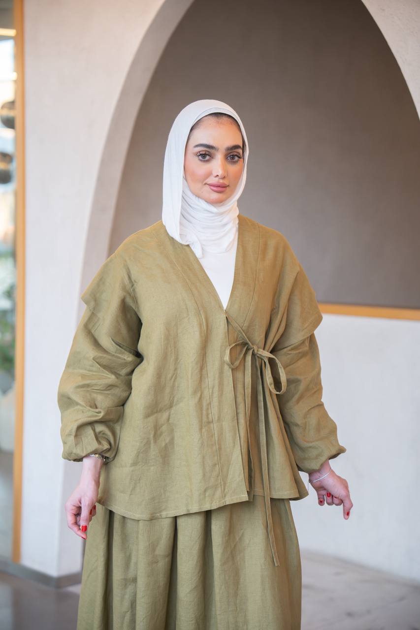 Skirt with blouse in olive color made of natural linen. C:J1040