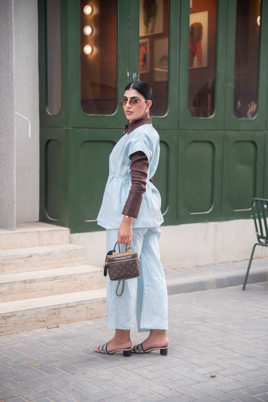 Linen set consisting of a vest and pants in light blue with a brown shirt.C:J1043 Blue