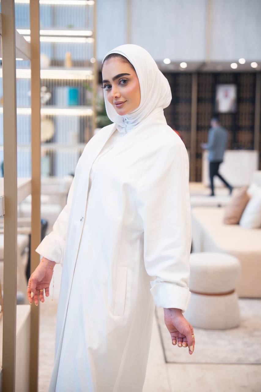 White trench coat made of premium linen. C:j1054 white