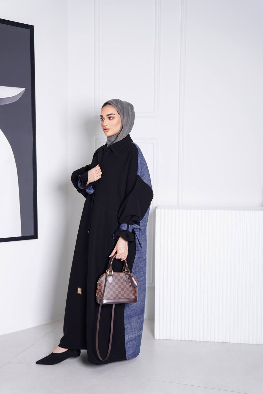 Black crepe abaya with jeans at the back C:J1008