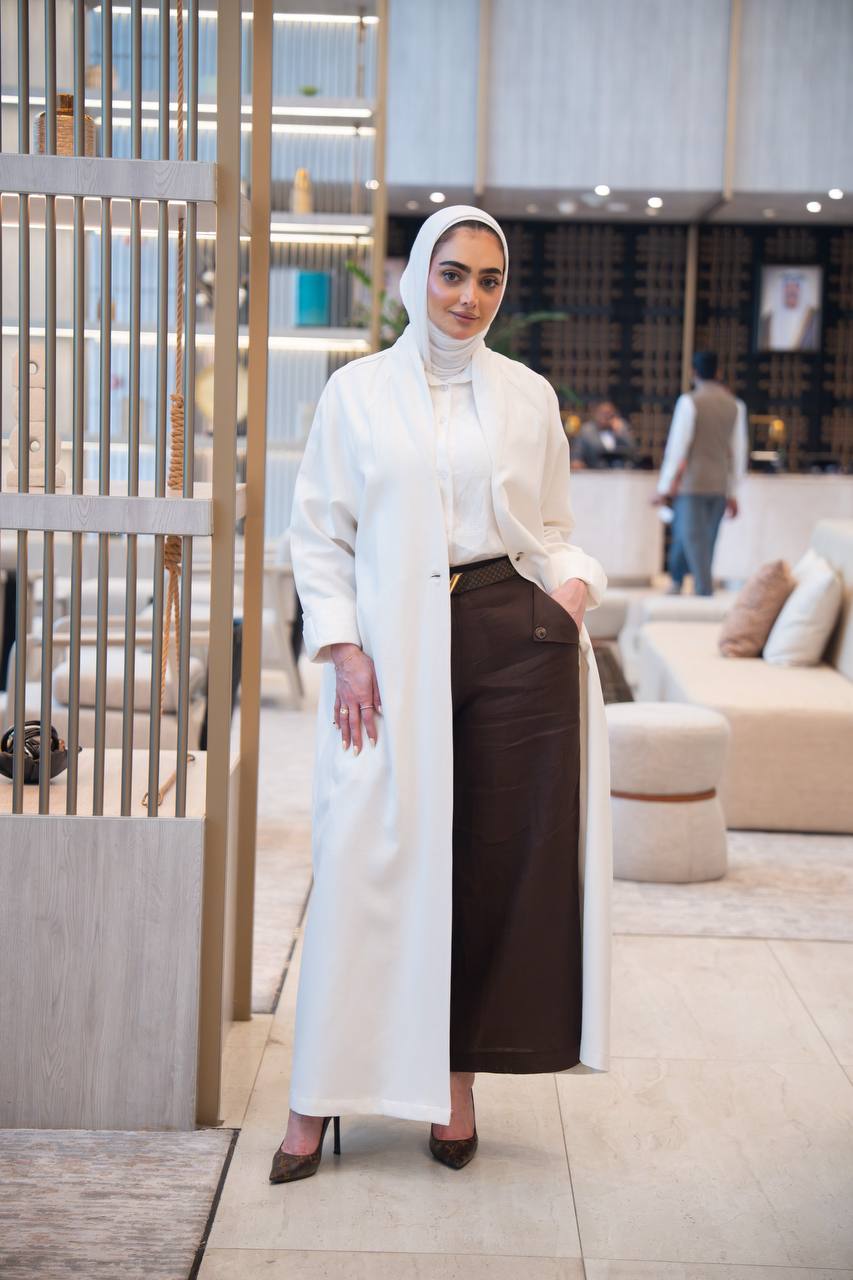 White trench coat made of premium linen. C:j1054 white
