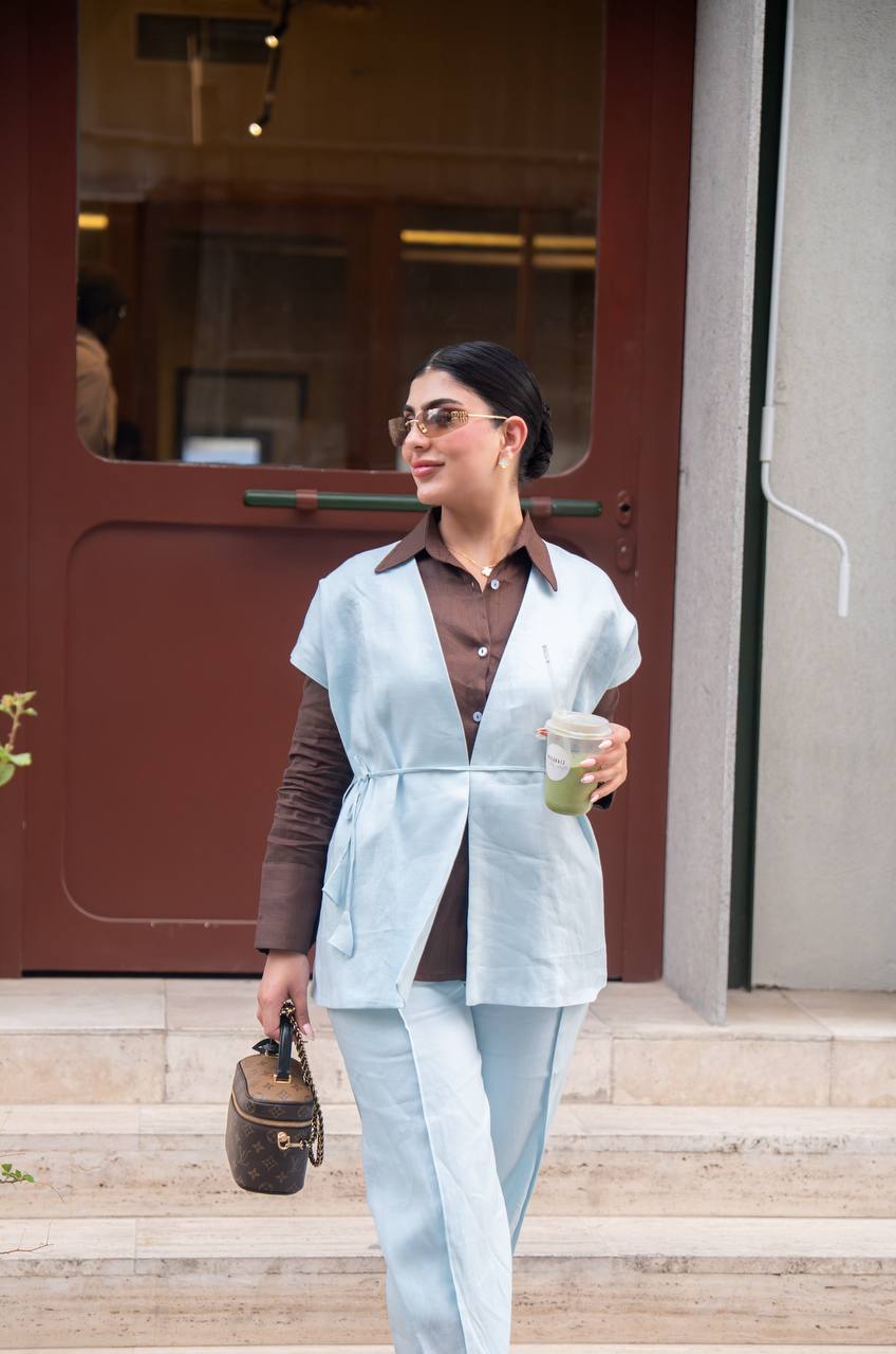 Linen set consisting of a vest and pants in light blue with a brown shirt.C:J1043 Blue