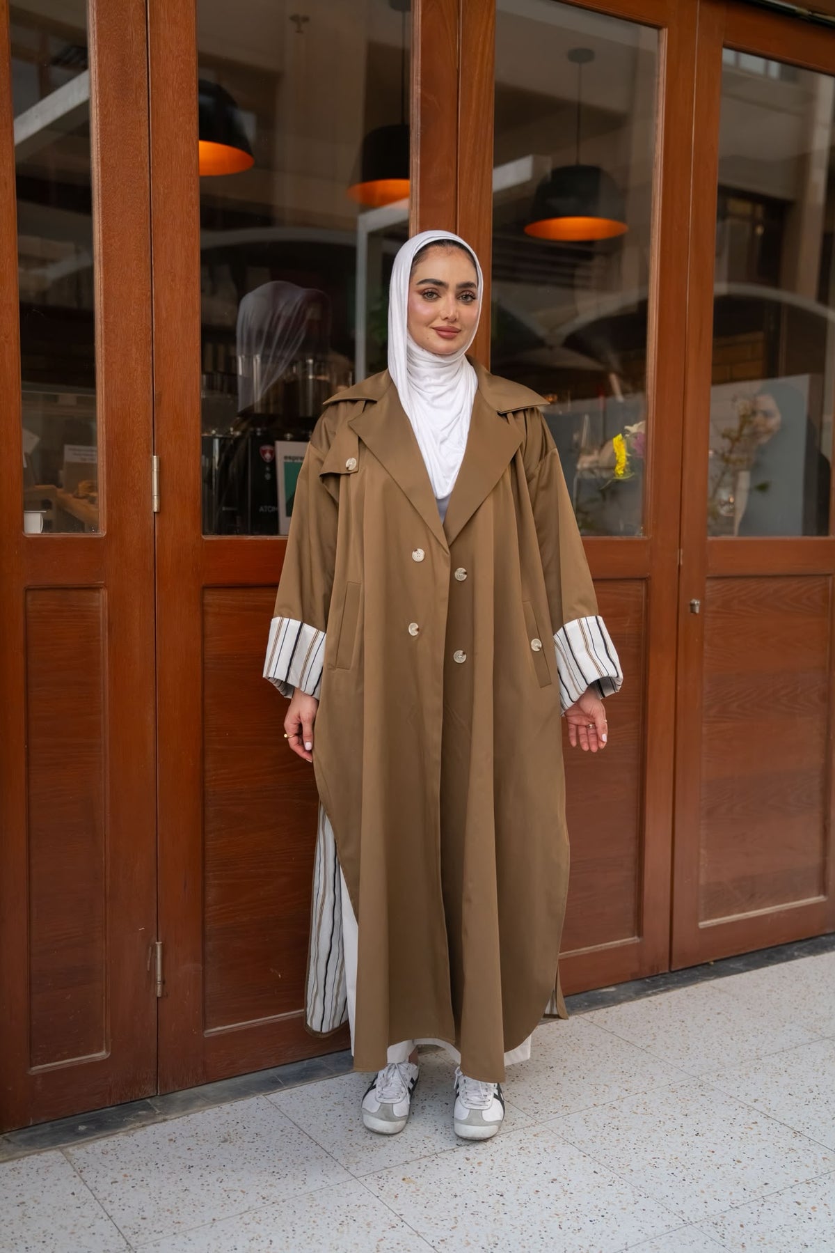 Free size trench coat in brown.C:1124