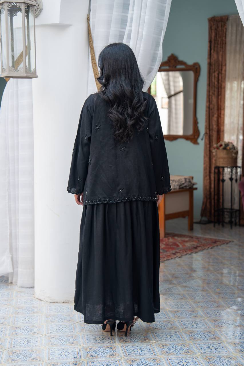 Trench coat linen in black with hand stitching.C:J1081/S