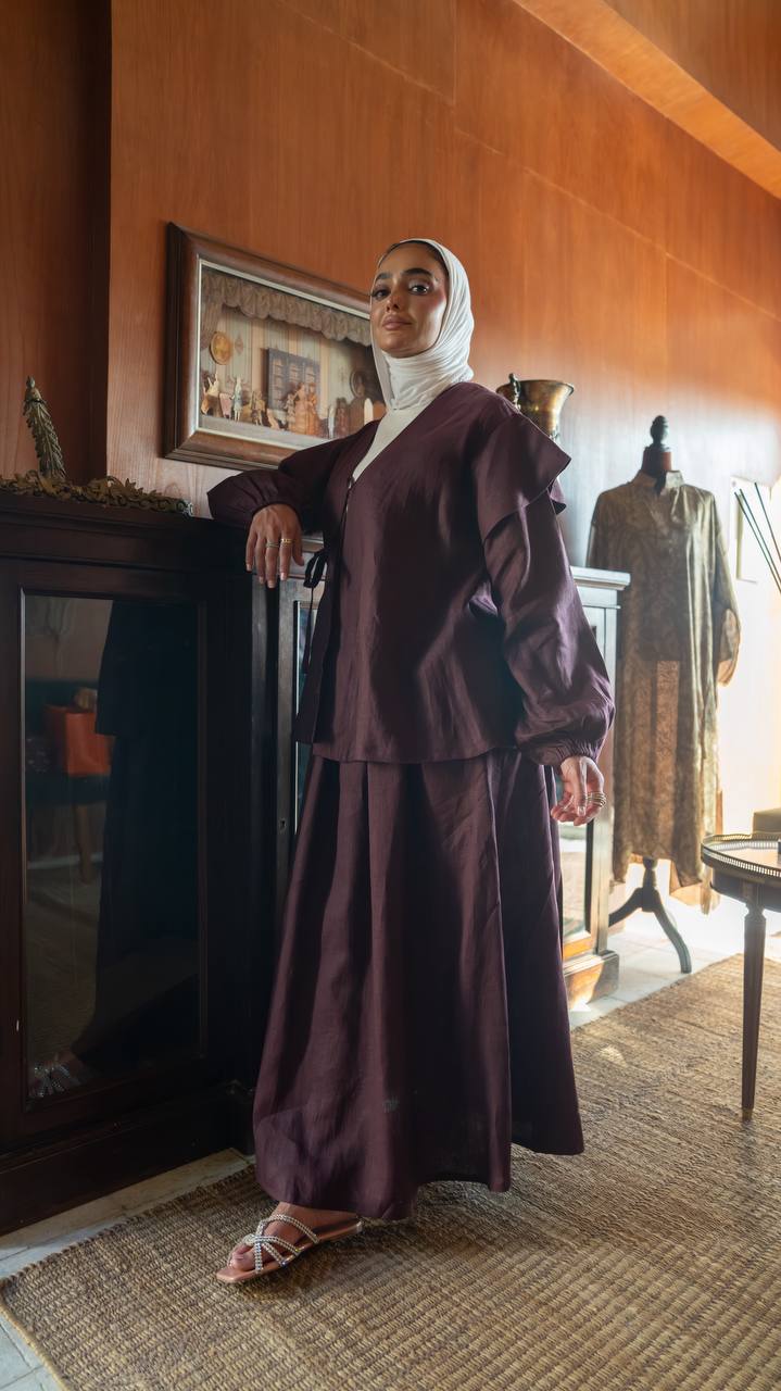 Blouse and skirt set, linen in brown. C:1101