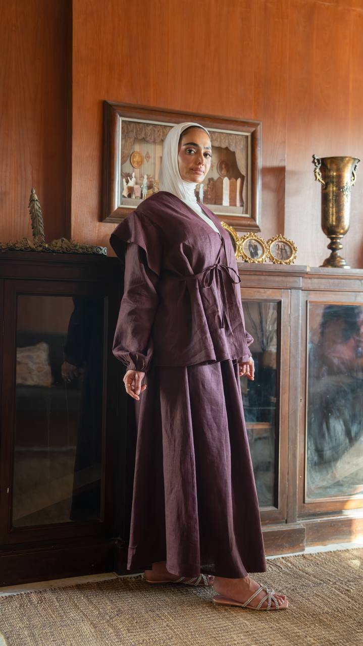 Blouse and skirt set, linen in brown. C:1101
