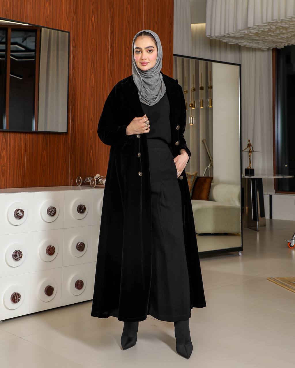 Black velvet blazer. C:J1065 Black