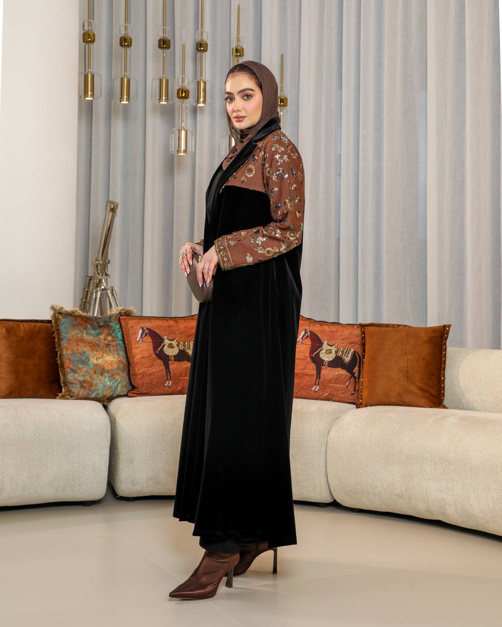 Black velvet blazer with embroidered crepe. C:J1073