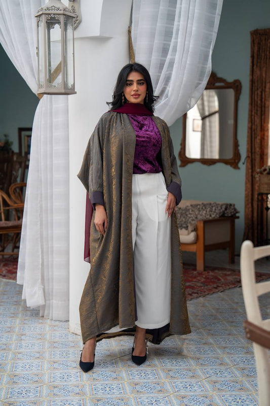 A bisht made of crepe silk. C:J1082