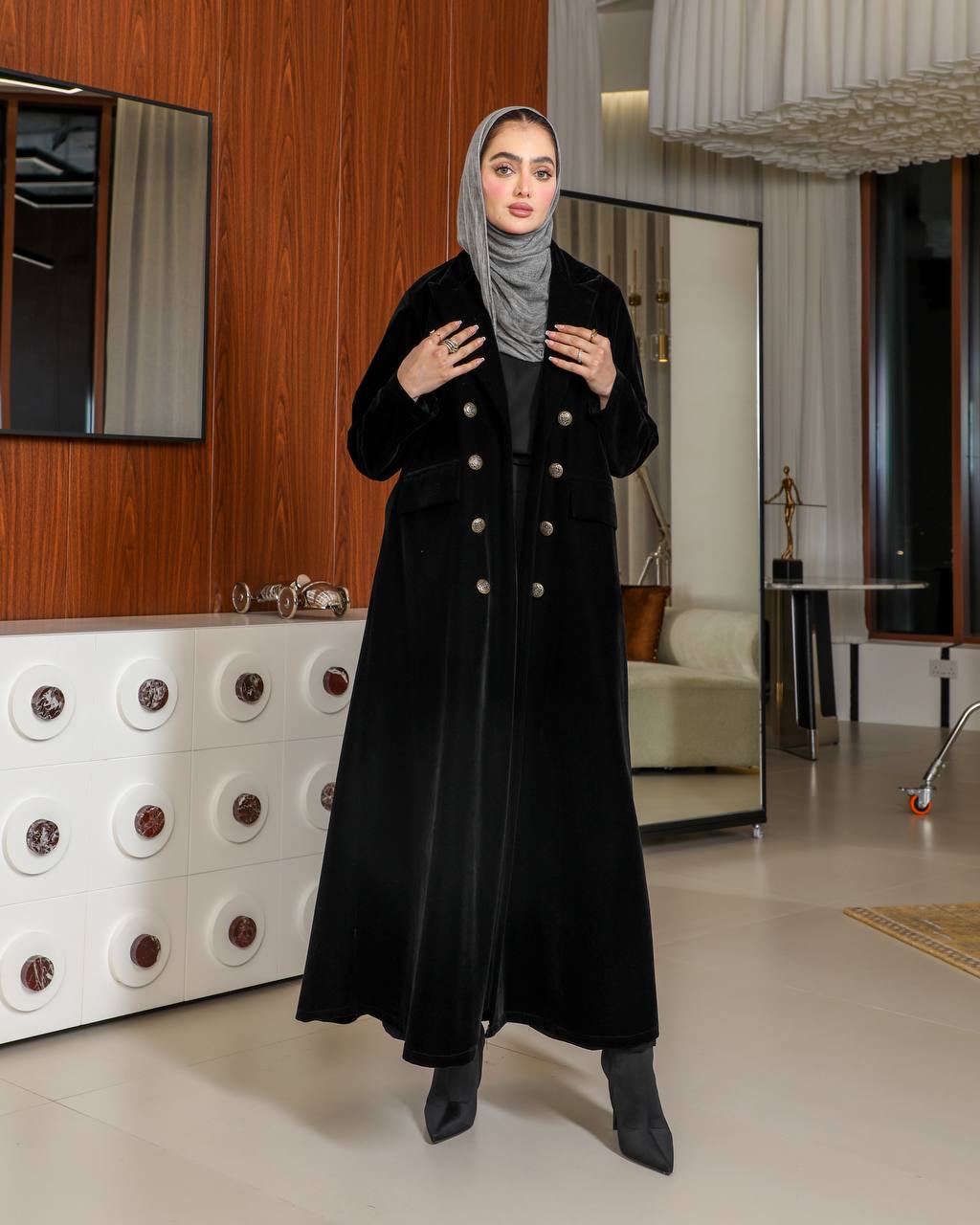 Black velvet blazer. C:J1065 Black