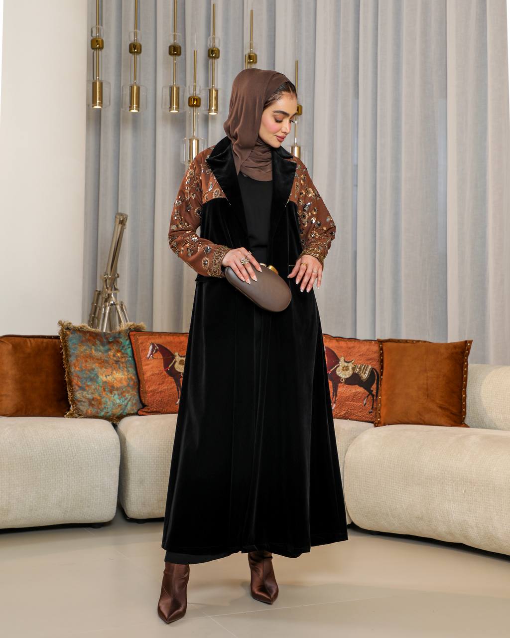 Black velvet blazer with embroidered crepe. C:J1073