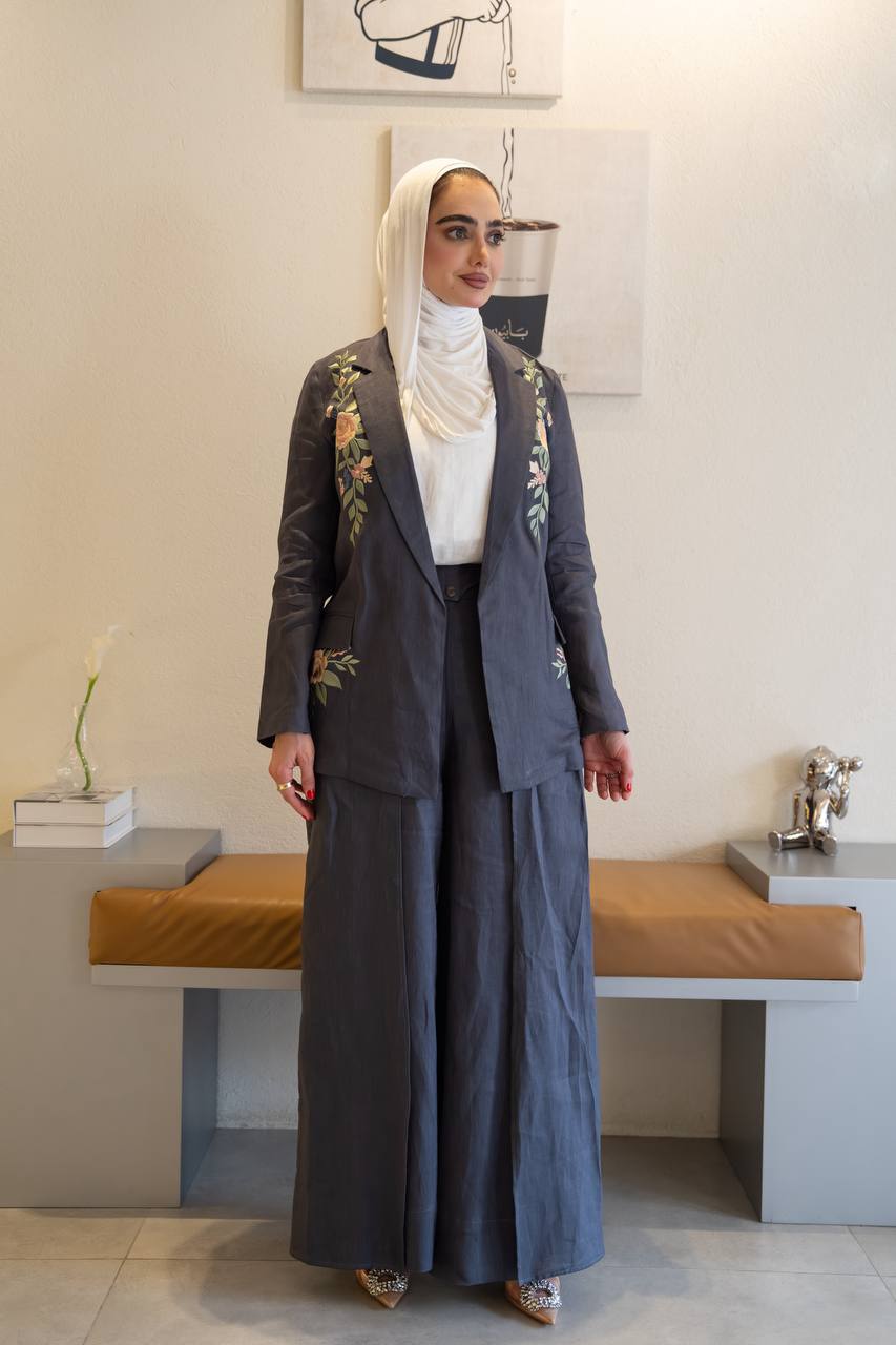 Blazer and trousers set, linen in gray.C:1097