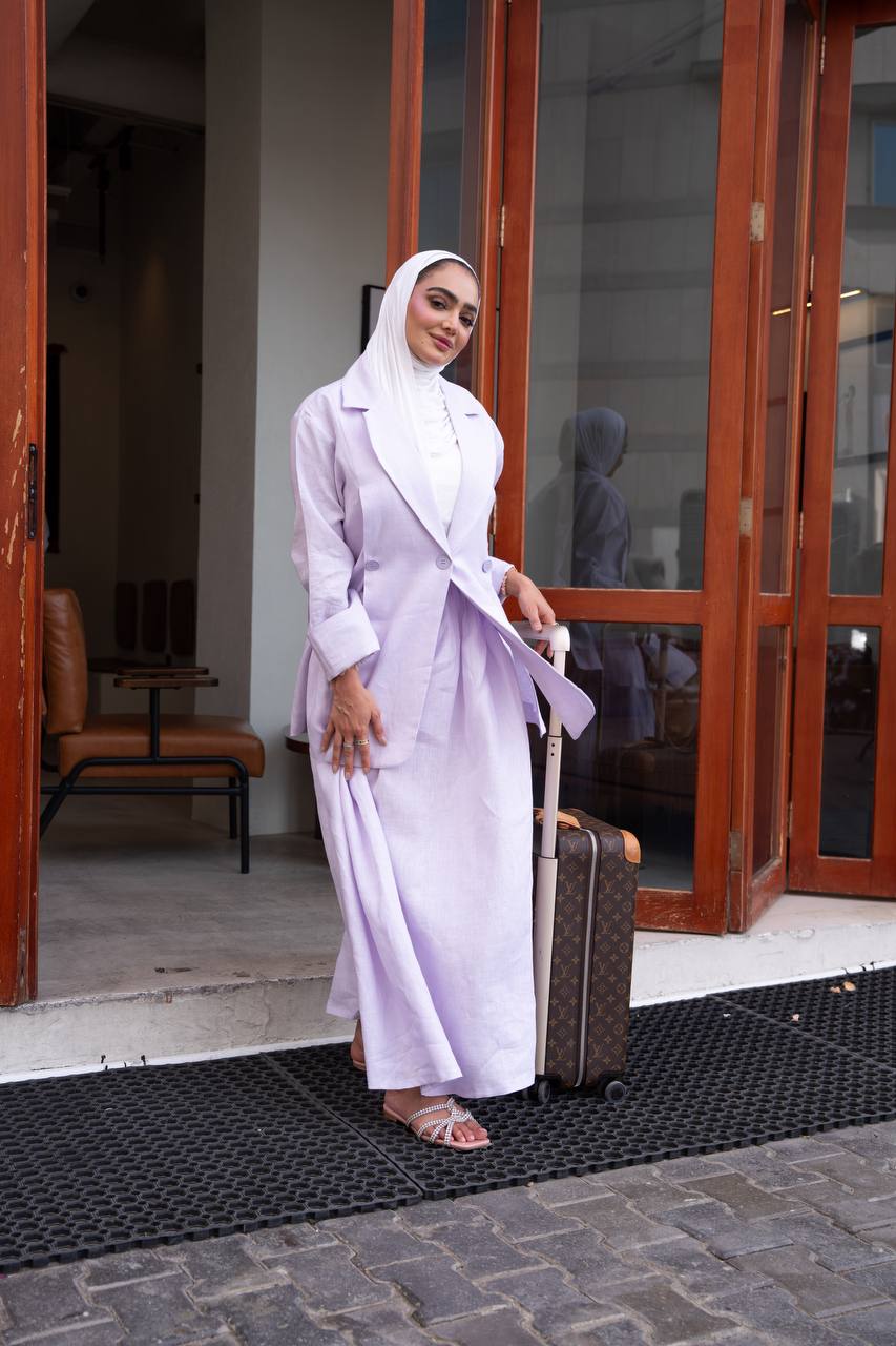 Blazer with a  purple skirt. C:1100