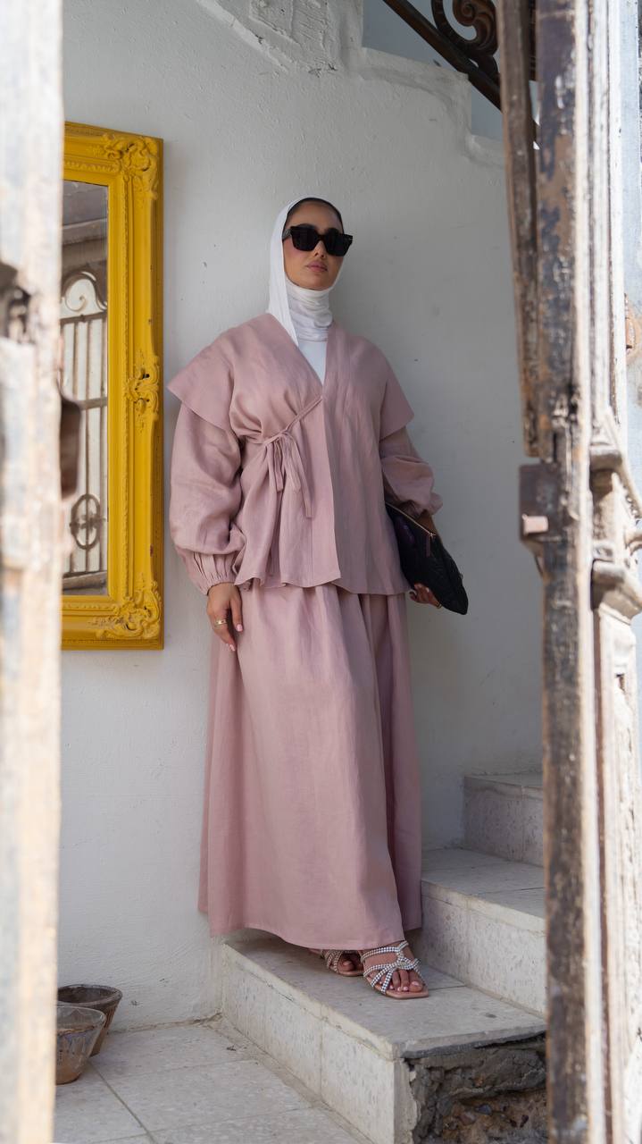 Blouse with skirt, linen in pink
.C:1101