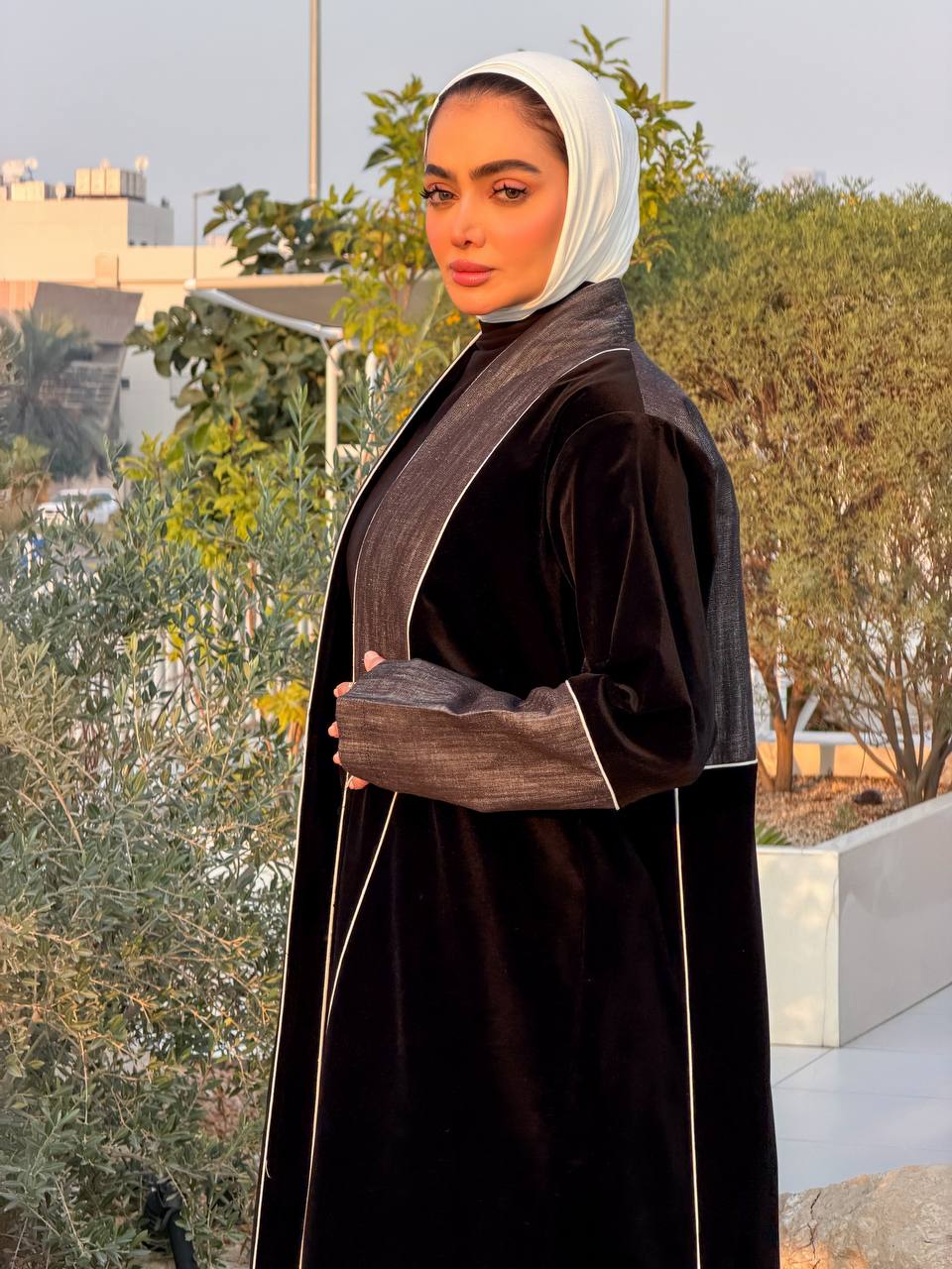 Trench coat made of velvet and denim with hand embroidery. C:J1070