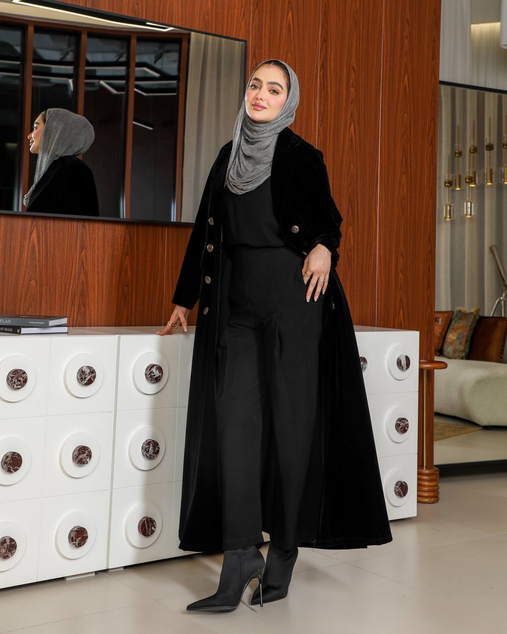 Black velvet blazer. C:J1065 Black