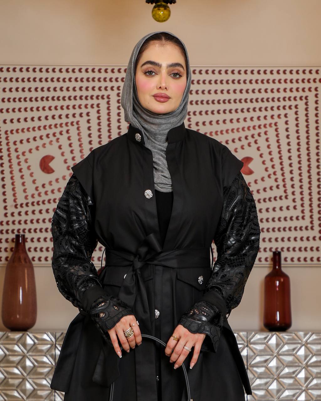 Trench coat with leather on the sleeves. C:J1075