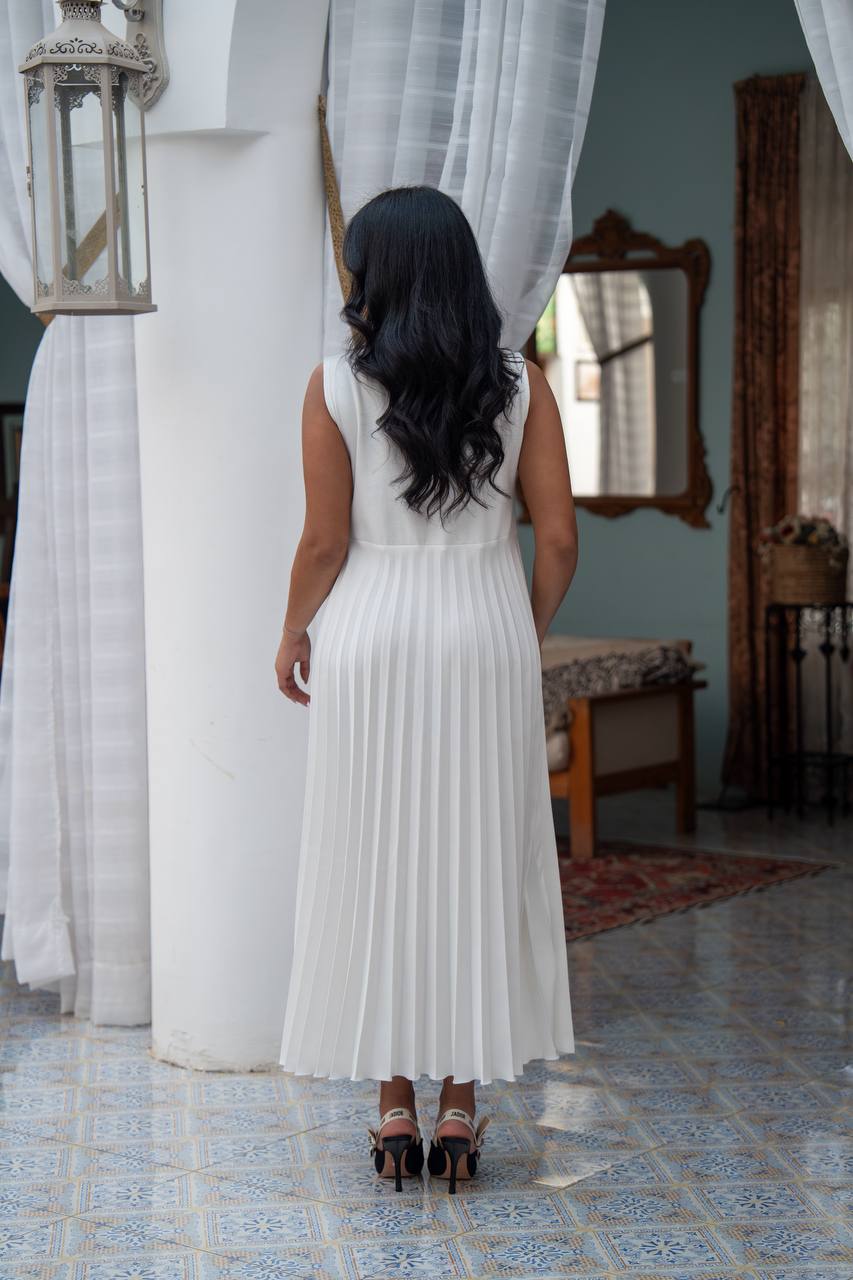 white crepe dress. C:J103