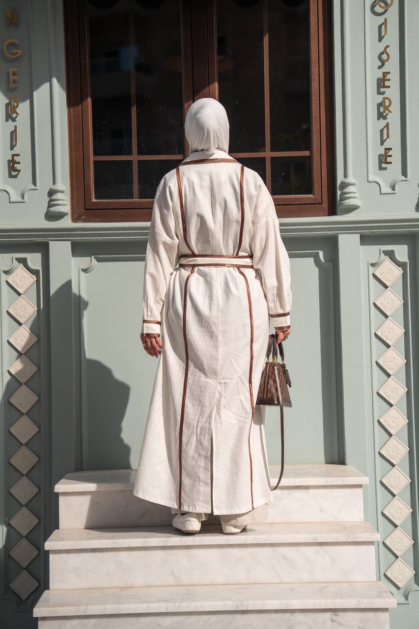 Light beige linen trench coat. C:1087