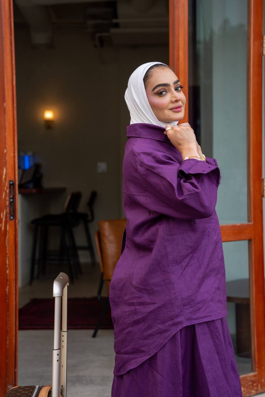 قميص مع تنورة ، لينن باللون البنفسجي . C:1099