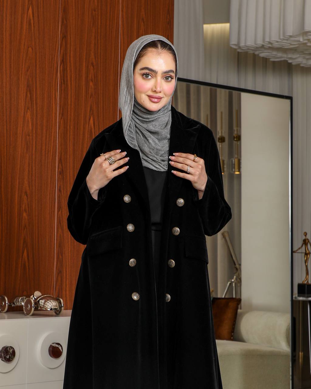 Black velvet blazer. C:J1065 Black