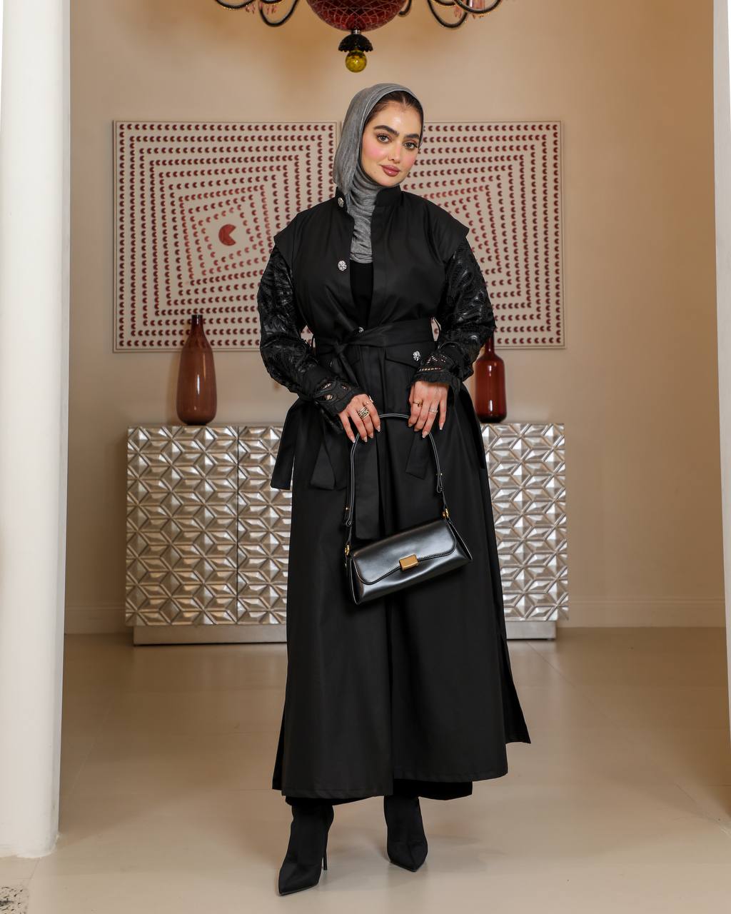 Trench coat with leather on the sleeves. C:J1075