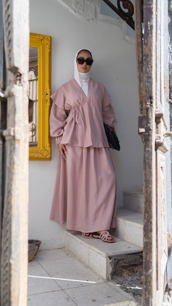 Blouse with skirt, linen in pink
.C:1101