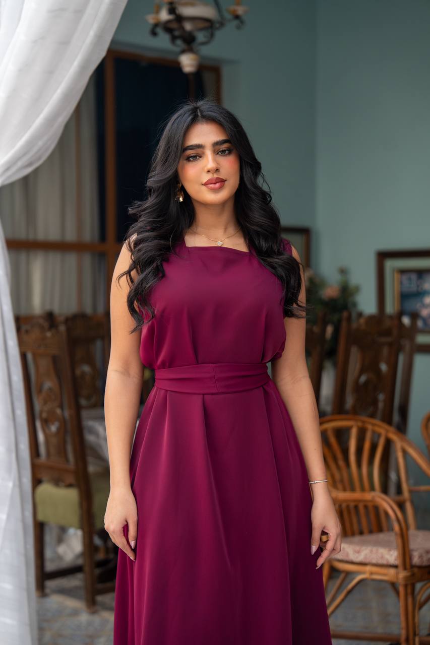 Burgundy crepe dress. C:J100