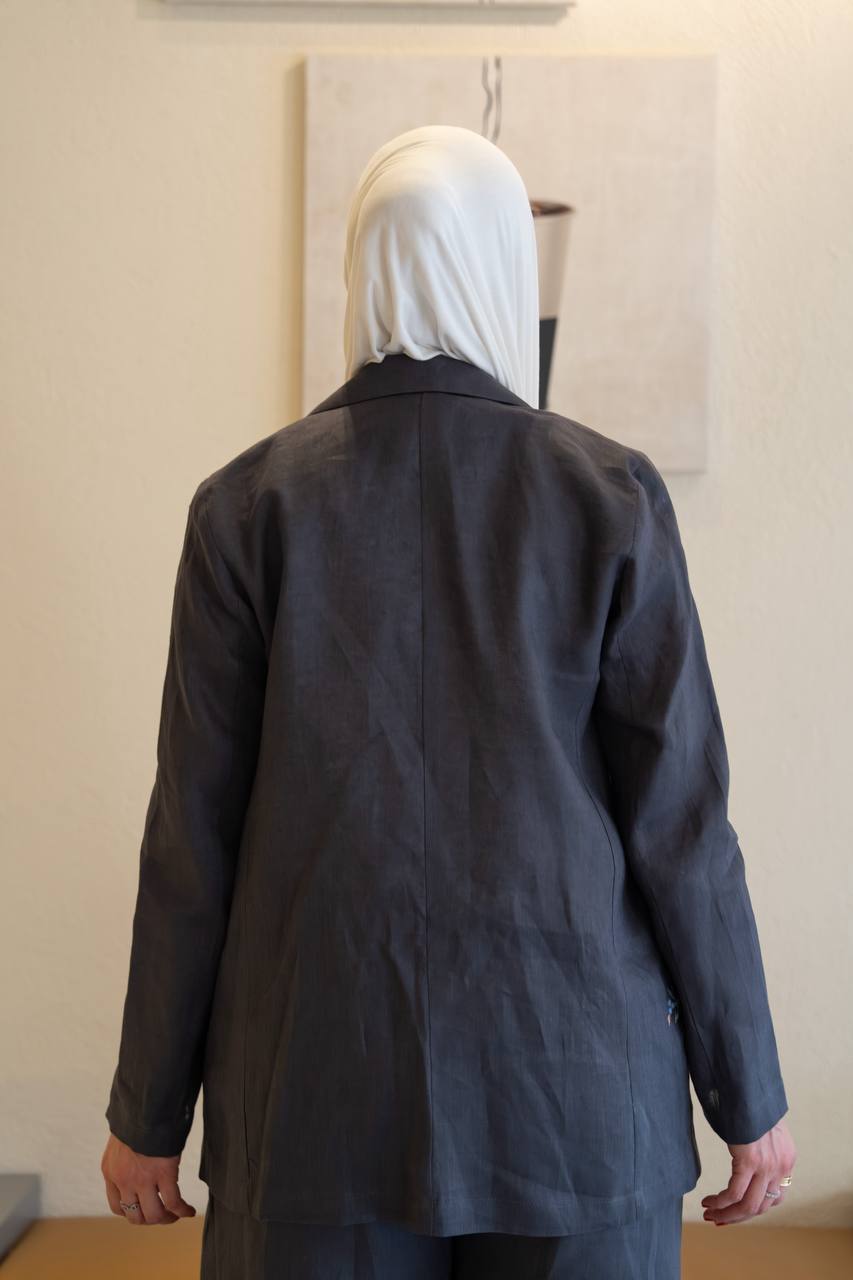 Blazer and trousers set, linen in gray.C:1097