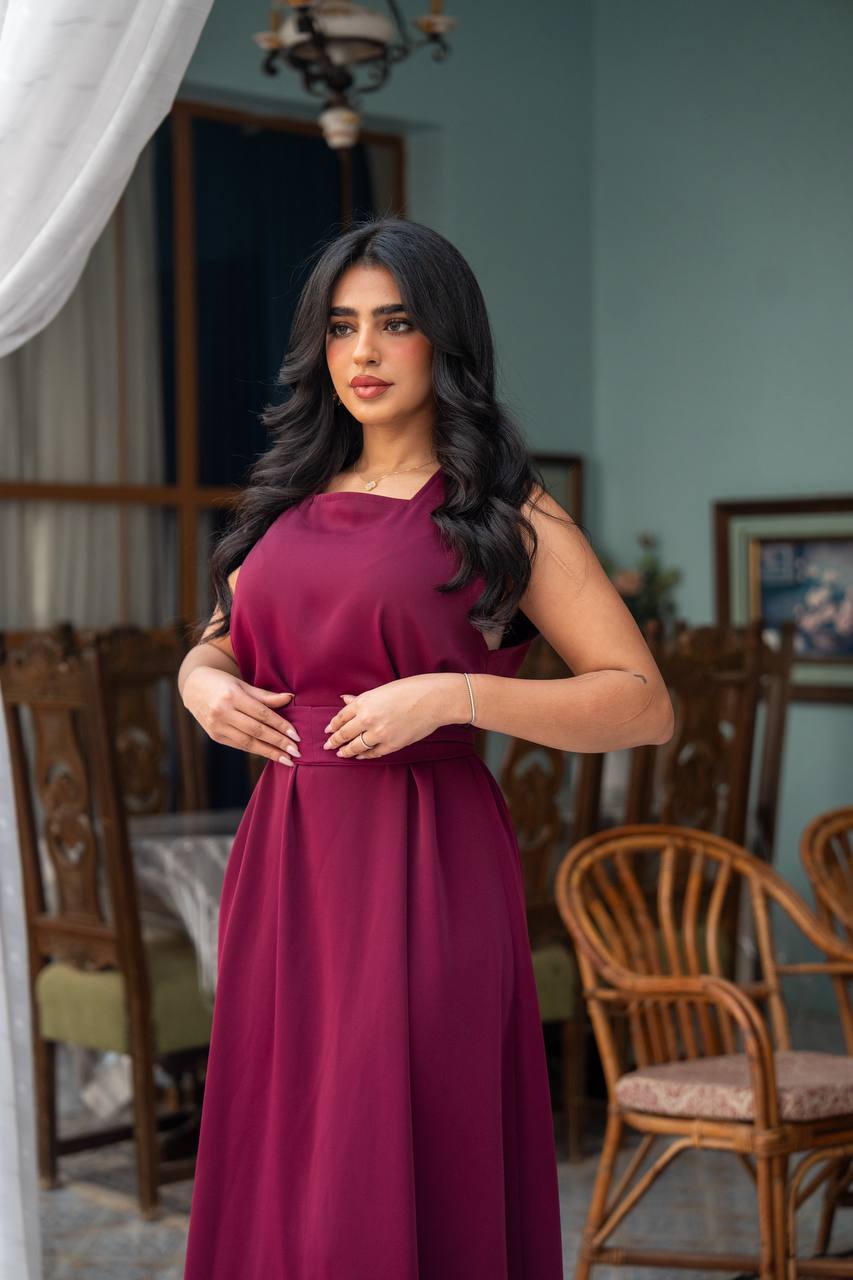 Burgundy crepe dress. C:J100