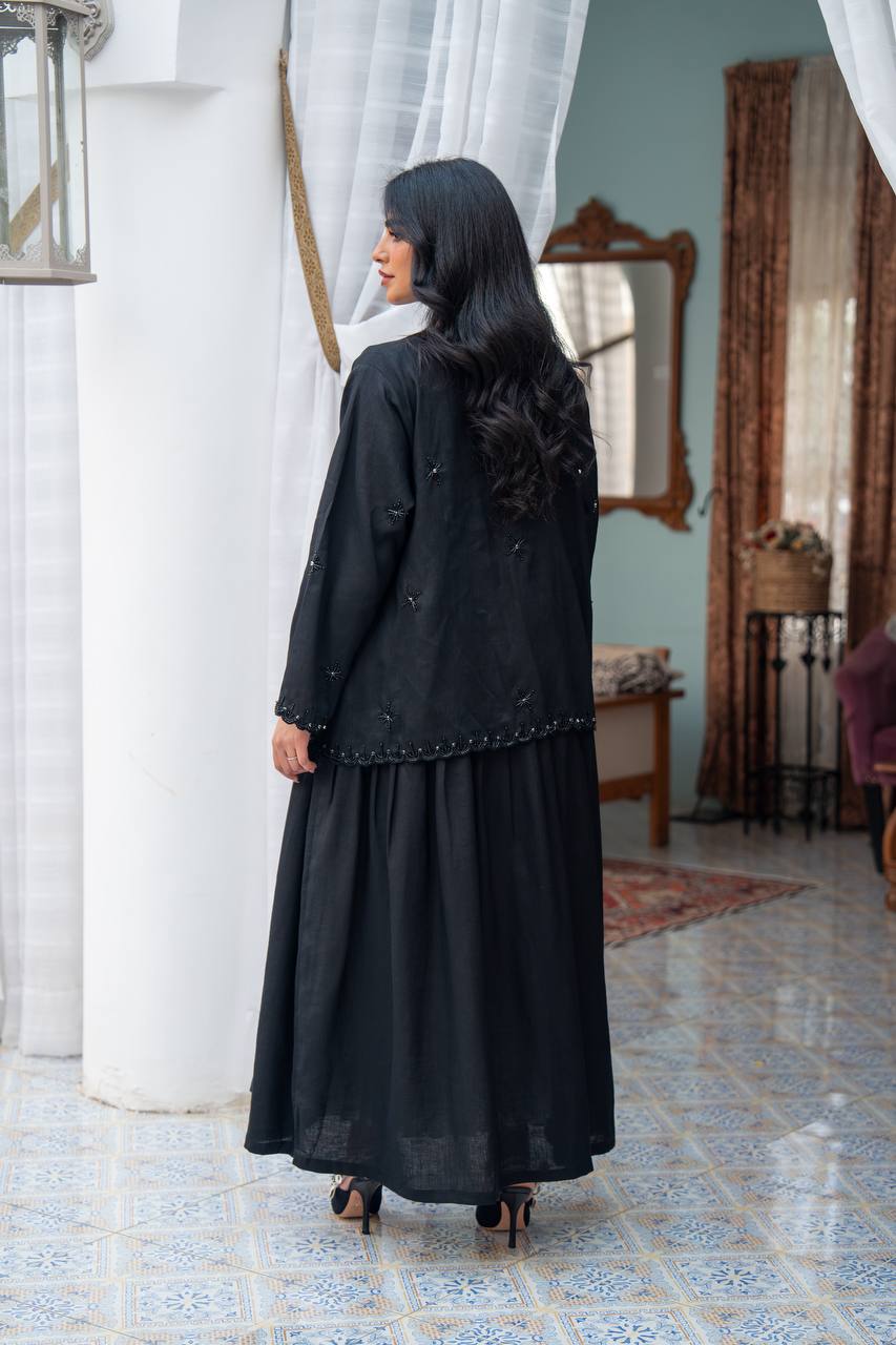 Trench coat linen in black with hand stitching.C:J1081/S