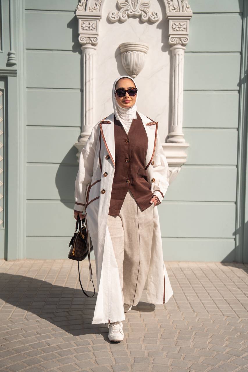 Light beige linen trench coat. C:1087