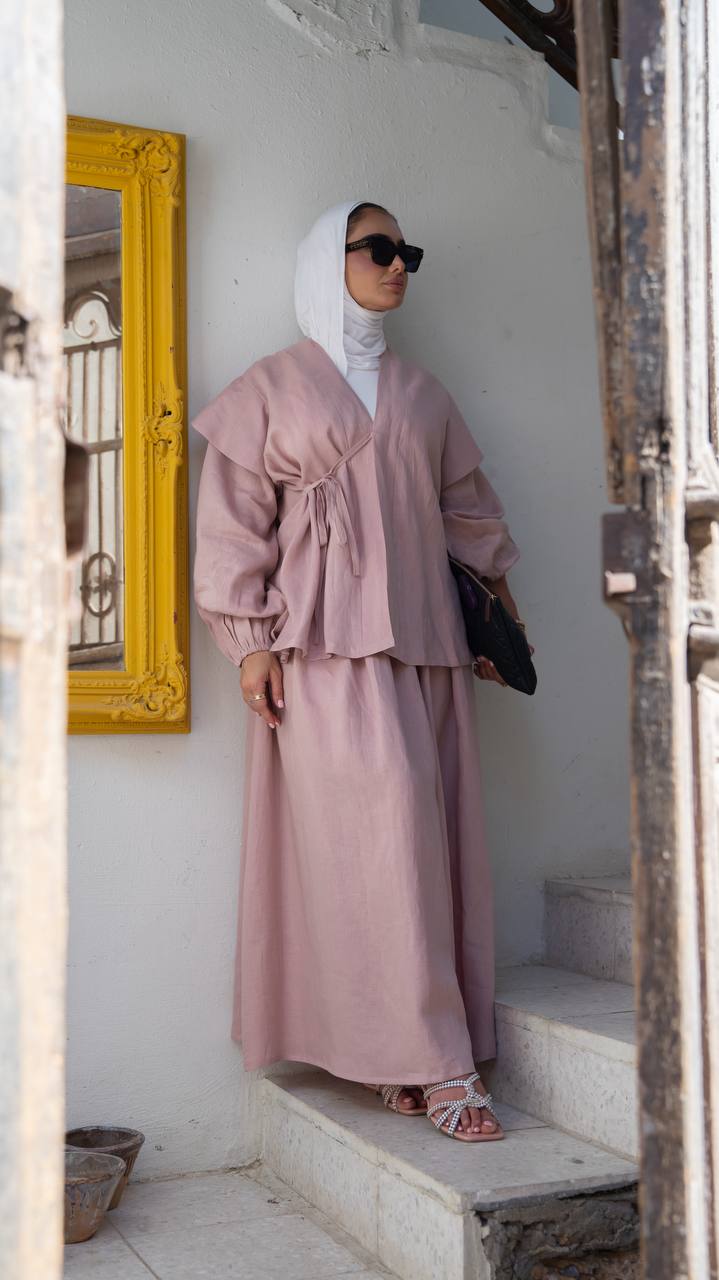 Blouse with skirt, linen in pink
.C:1101