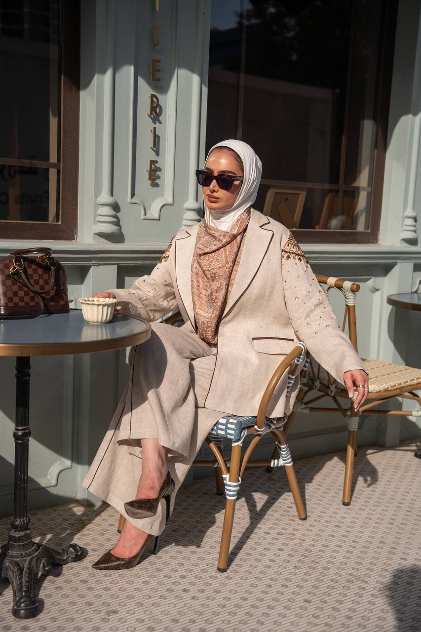 Blazer set with blouse and trousers, linen in beige.C:1088