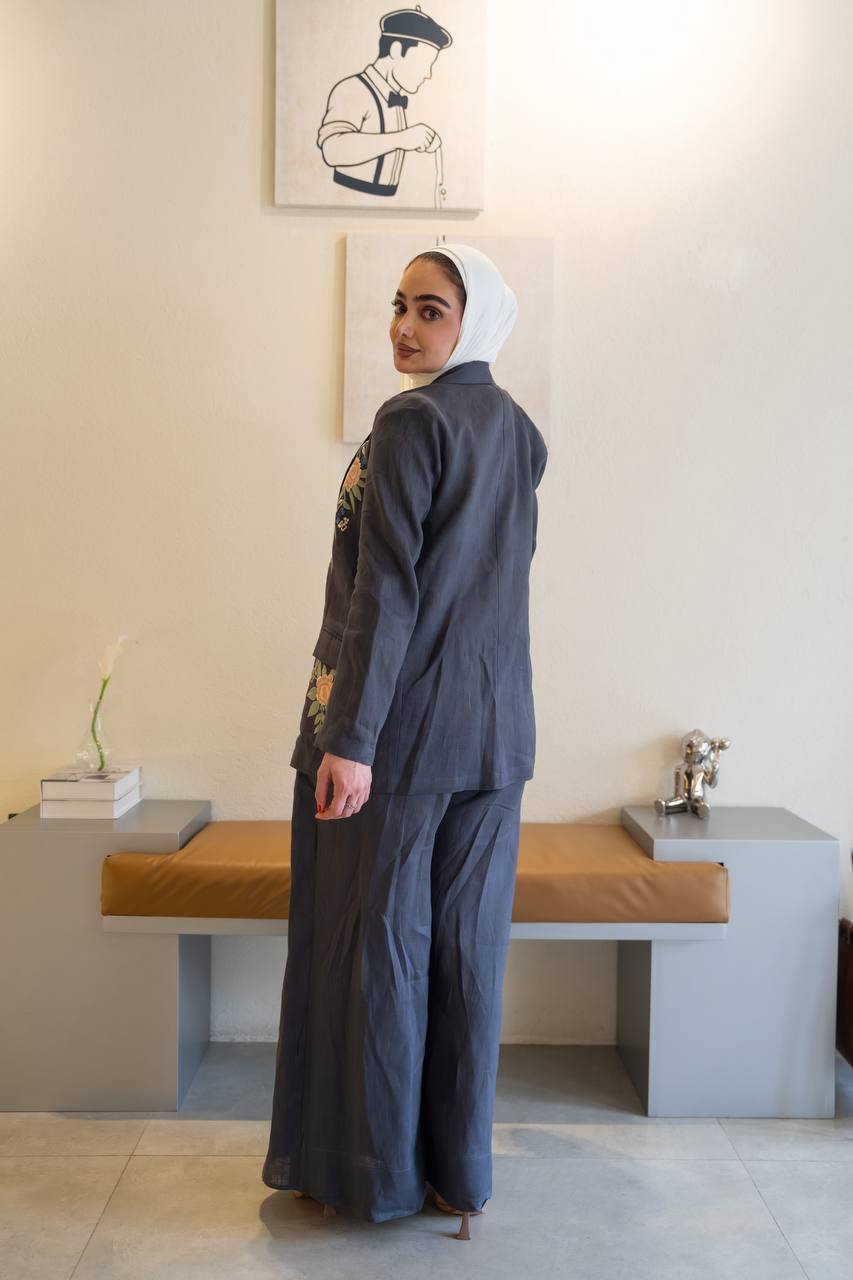 Blazer and trousers set, linen in gray.C:1097