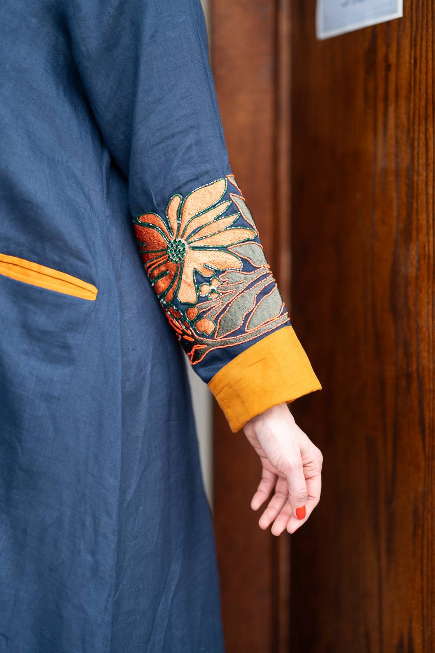 Navy linen blazer with beading and embroidery. C:1092