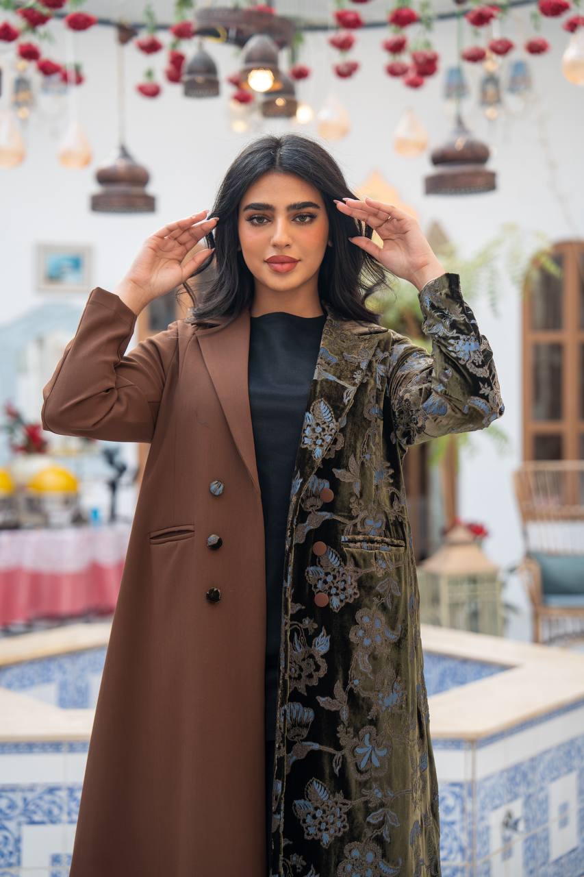 Brown velvet blazer with a floral print and crepe . C:j1085