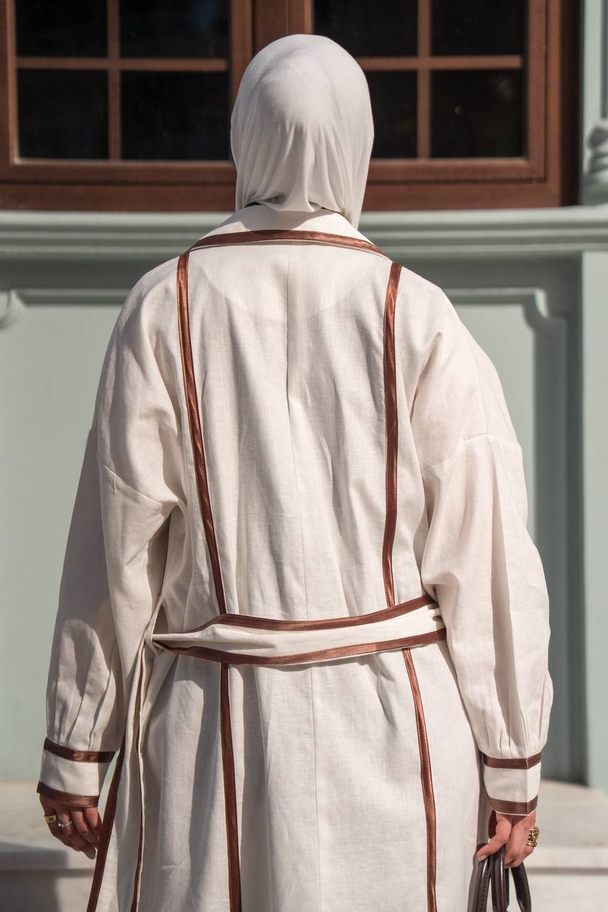 Light beige linen trench coat. C:1087