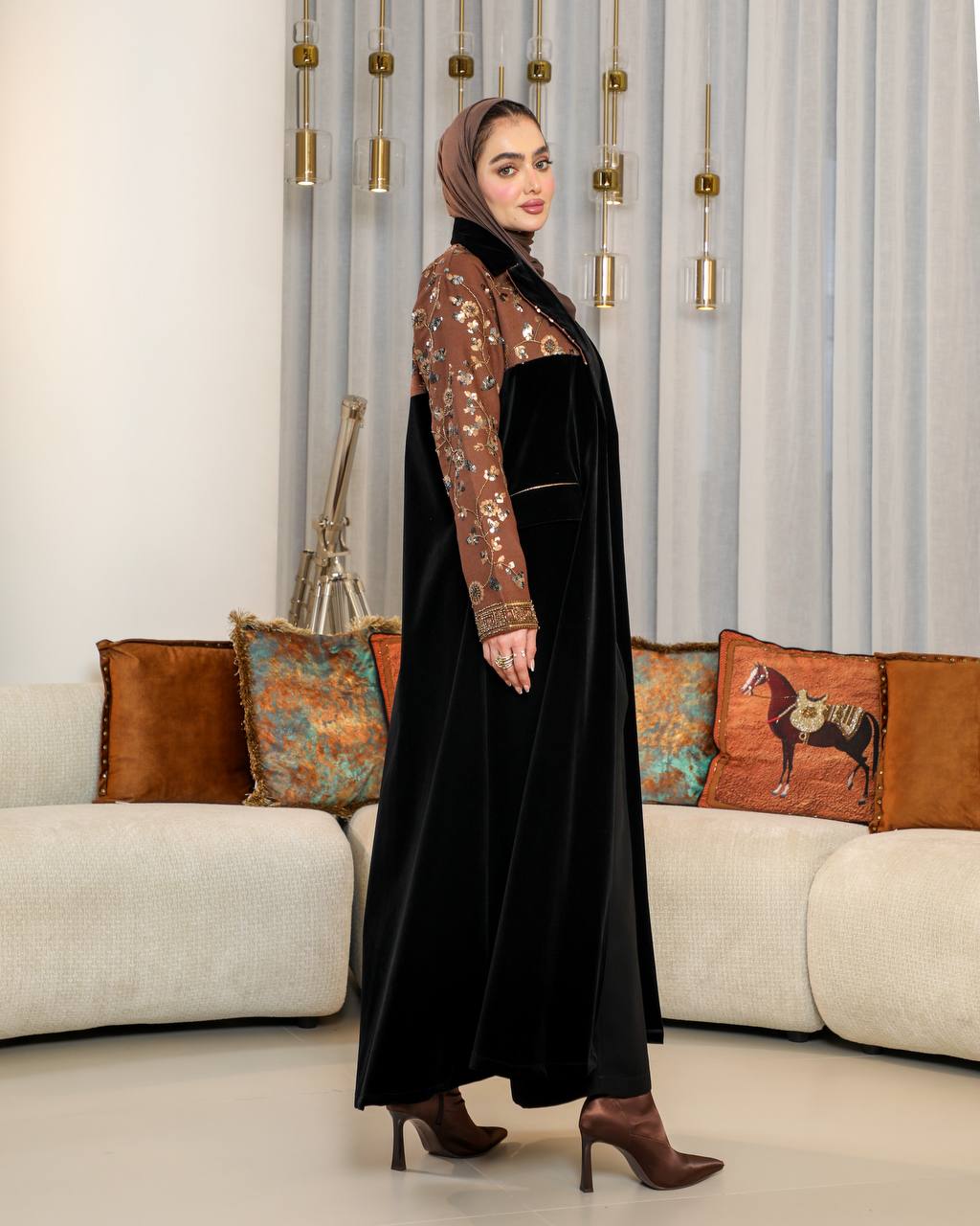 Black velvet blazer with embroidered crepe. C:J1073