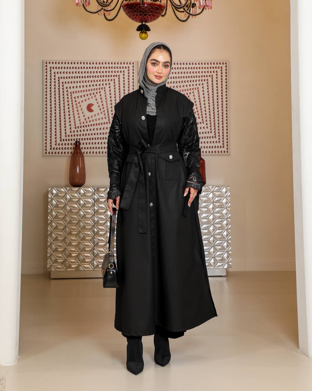 Trench coat with leather on the sleeves. C:J1075