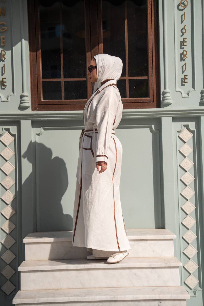 Light beige linen trench coat. C:1087