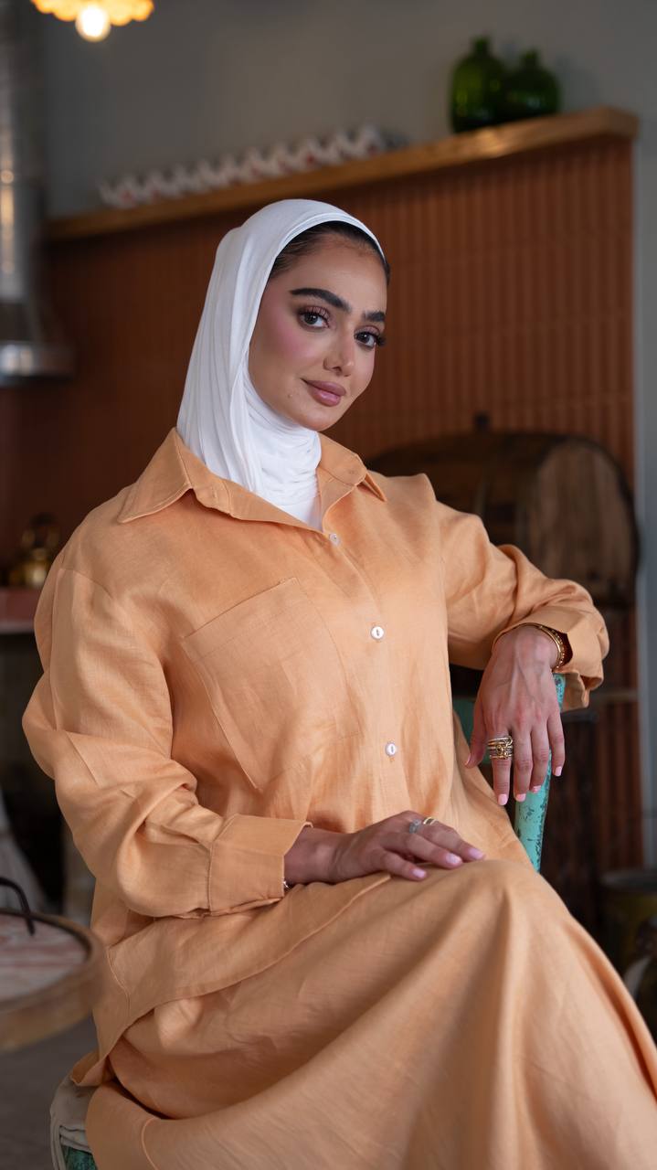 قميص مع تنورة، بخام لينن . C:1099