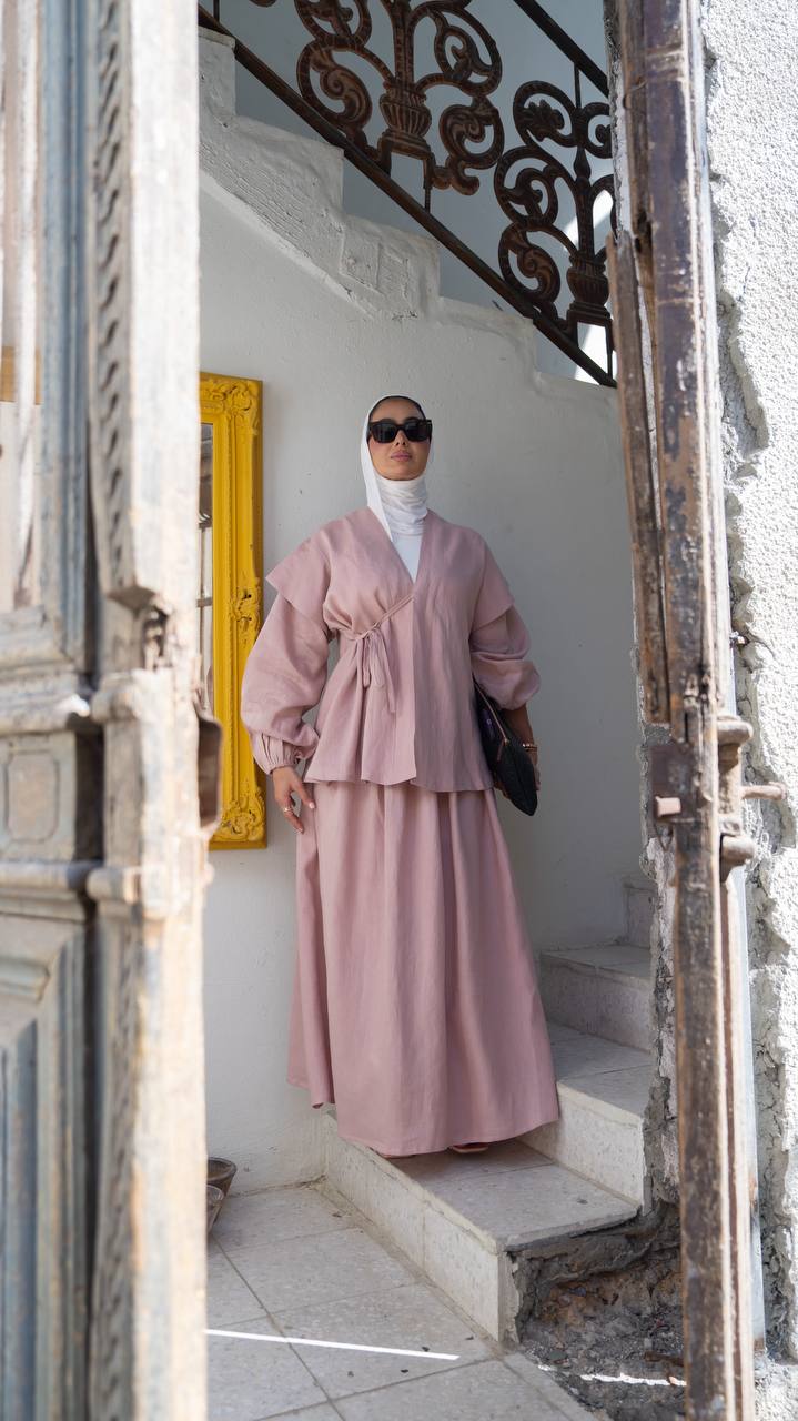 Blouse with skirt, linen in pink
.C:1101